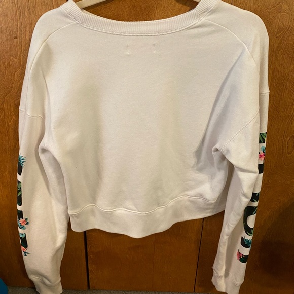 Hollister Cropped crew sweatshirt- women’s size small - Picture 4 of 4